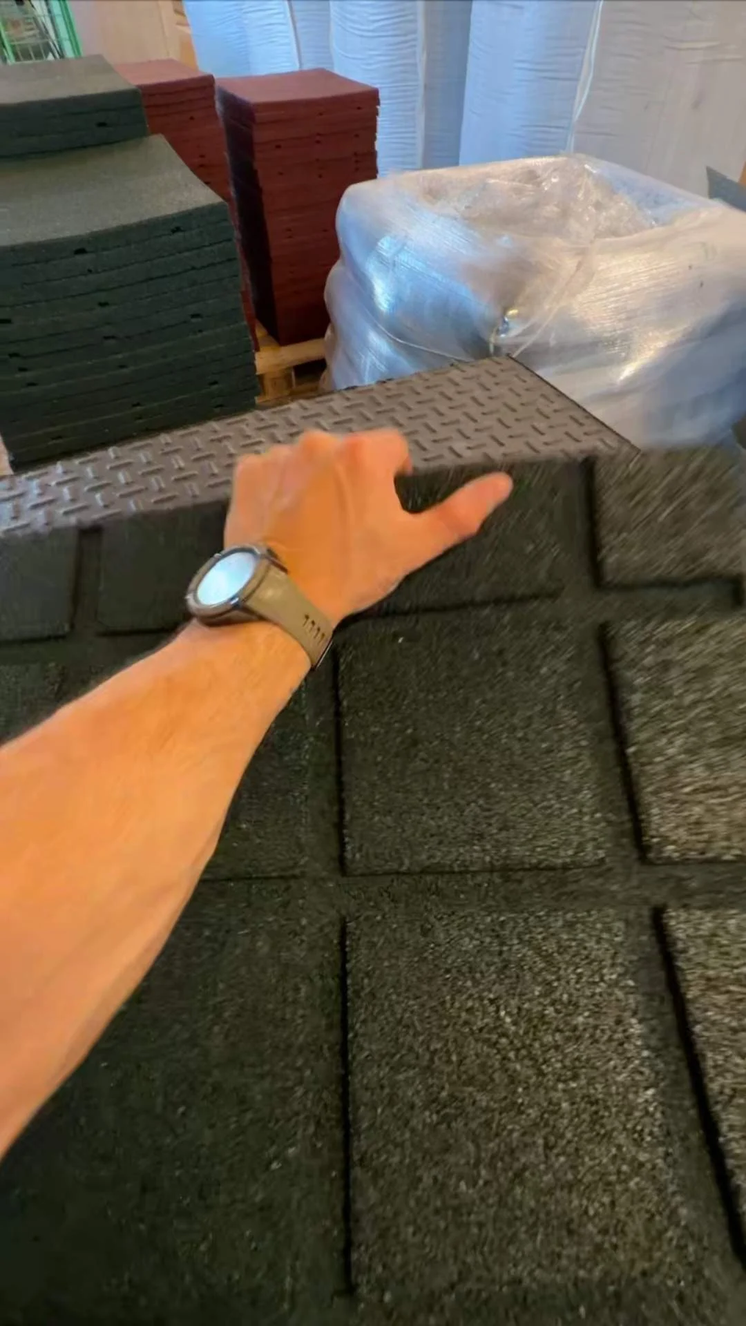 Ohyb gumovej dosky vo videu